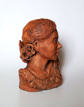 Escultura cerâmica Retrato de Cecília vista de perfil