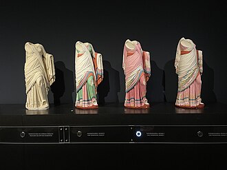 Cor nas esculturas gregas clássicas. Reconstrução experimental de cor de musa grega Exposição Bunte Götter (“Colored Gods”), organizada por Vinzenz Brinkmann Museu Liebieghaus. 