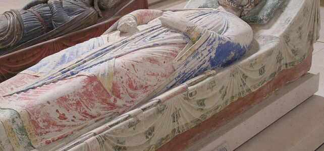 Tipos de escultura pela posição da figura (em pé, deitado)