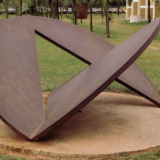 O que é construção e assemblage na escultura?