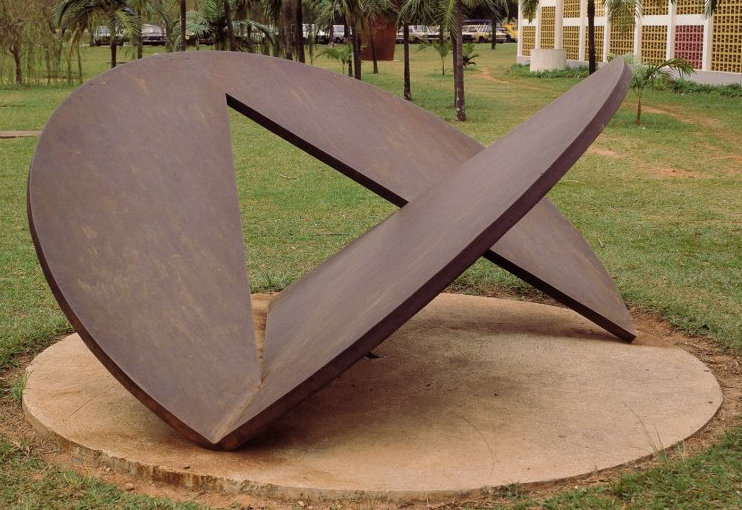 O que é construção e assemblage na escultura?