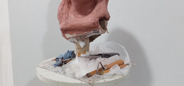 O que é modelagem na escultura? Exemplos e materiais