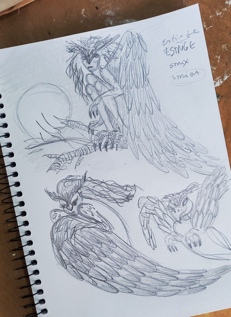 caderno de desenho com figuras de criaturas fantásticas com asas feitas a lápis
